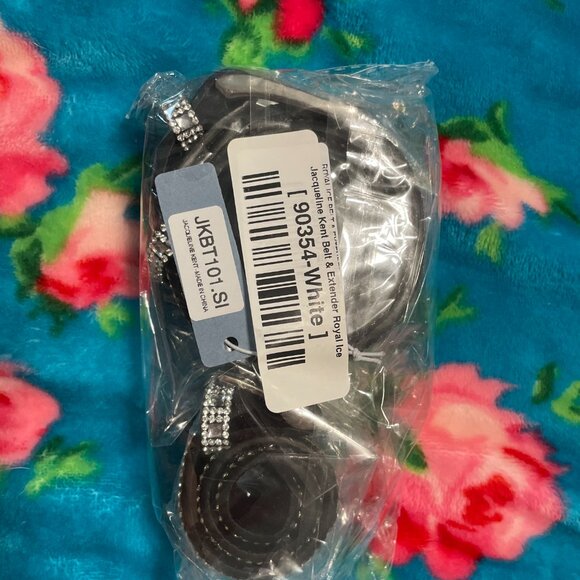 Jacqueline Kent belt with extender - Picture 3 of 3